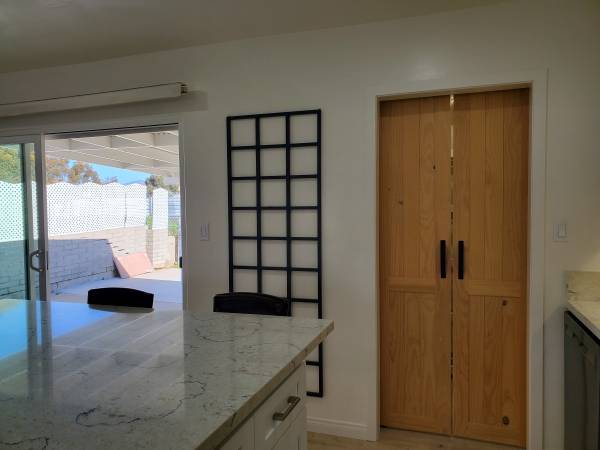 $1,250 / 110ft2 - Casa en la colina con vista al cañón tiene habitación disponible, uso de cocina/lavandería, residencial (Manchester St. cerca de Plaza Blvd | National City)63663956984707121