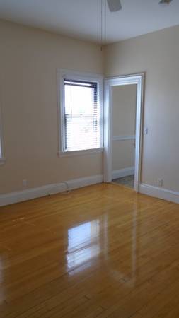 $2,475 Coolidge Corner Studio | Cats Only | Near Brandon Hall (Coolidge Corner)63614178968067123
