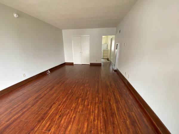 $1,495 / 575ft2 - NO SECURITY DEPOSIT-HUGE UPPER STUDIO FULL KITCHEN-KOREATOWN-12 (Los Angeles)63701204355587122
