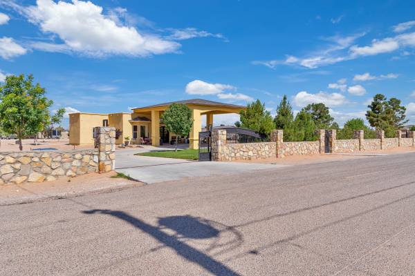 $389,000 / 3br - 2173ft2 - 1.31 Acre Lot with a Charming Custom Home63867374736643120