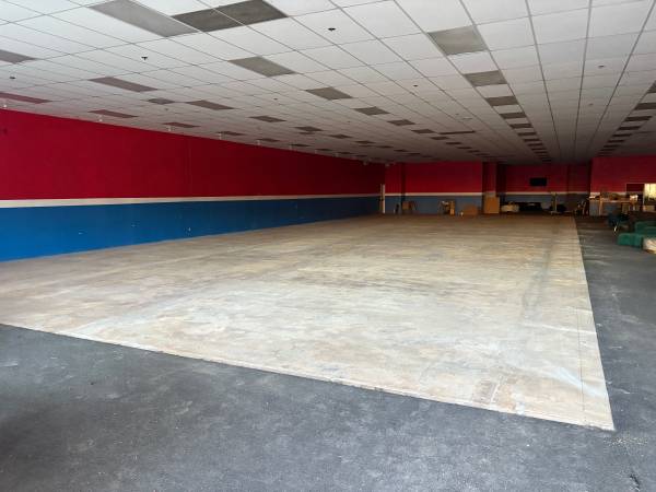 10,000 SF STORAGE SPACE 1