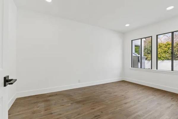 $980 / 1br - Discover your new home in the vibrant center of Campbell. (campbell)63946672731010122