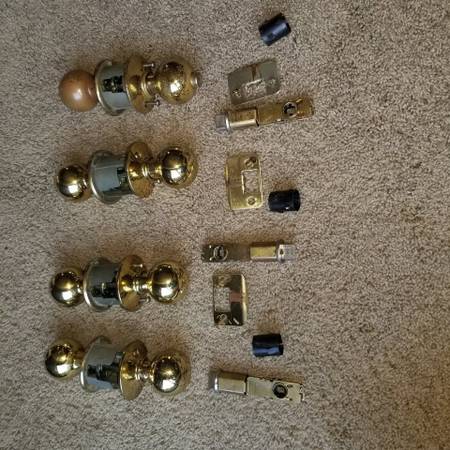 Door knobs, 4 interior knobs, 3 passage, 1 privacy and hardware as sho 1