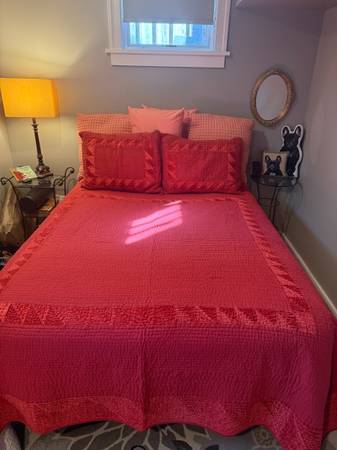 BEAUTIFUL DARK RED HEAVY QUILT 1