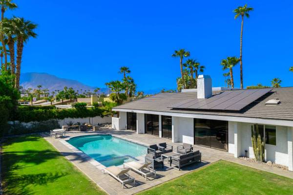 $2,100 / 2br - 2898ft2 - 2br - 2898ft2 - Immaculate home, inside and out. Manicured landscaping (Rancho Mirage)63686209583491124