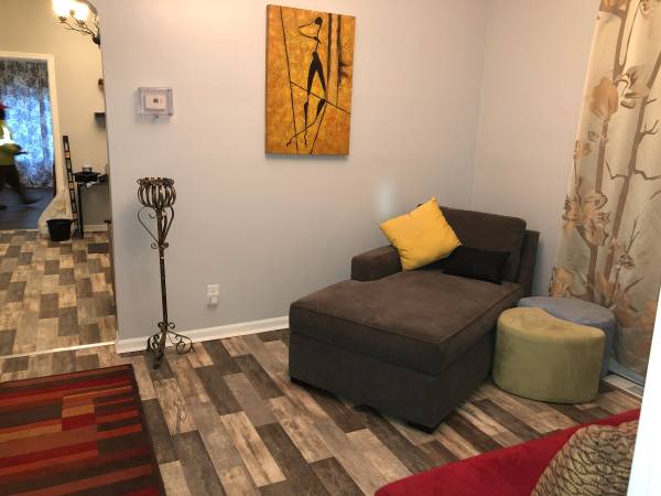 $560 Roommate Wanted! FREE UTILITIES-Quiet Room-South Side (South Side)64041476425219120