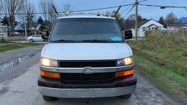 2008 GMC Savana Passenger 5 Seater Cargo Van 1
