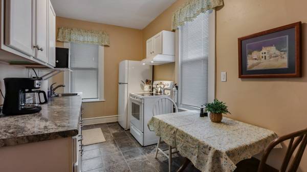 $1,575 / 1br - 1BR/1BA quiet and close to everything downtown (Eau Claire - Downtown)63845961074177123