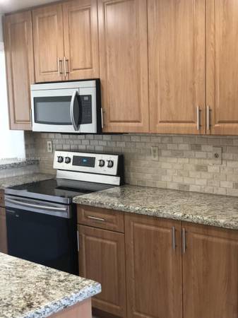 $3,000 / 3br - 1228ft2 - 3 bed 2 bath Condo (Weston)64051002640899120