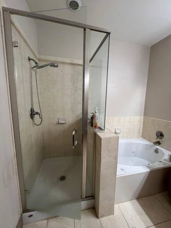 $1,795 / 1br - Upscale And Quiet Fully Furnished Large One Bedroom Apartment (Westchase - 10 Minutes Away From Galleria)63924171258115124