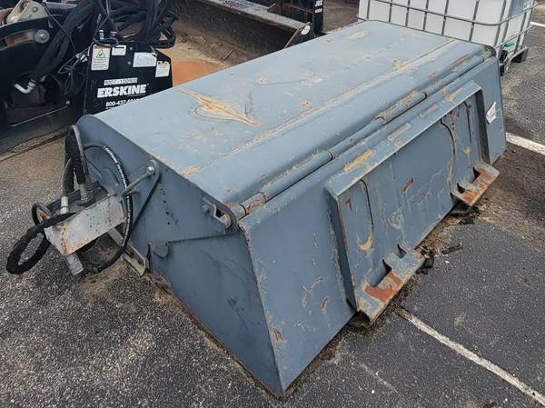 Wolverine Box Broom 72 in attachment Universal Quick Attach 1
