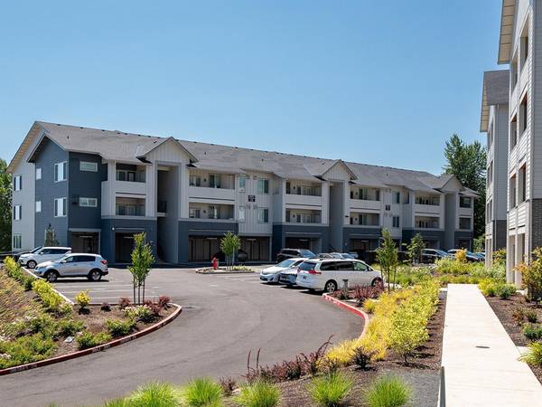 $1,675 / 1br - ASK for 6 WEEKS FREE - 1 Bed w Ample Parking - Washer/Dryer (Tigard)63914739695618122