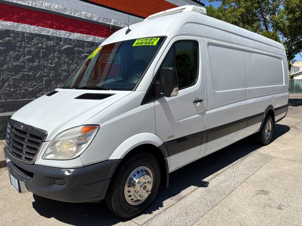 2012 Sprinter 3500 170''W.B.DIESEL 192K.MI.REEFER