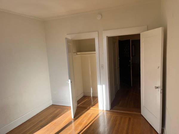 $1,300 / 2br - Charming & spacious 2Bd/bath.Corner of Shattuck & Dwight (berkeley)63847021611267123