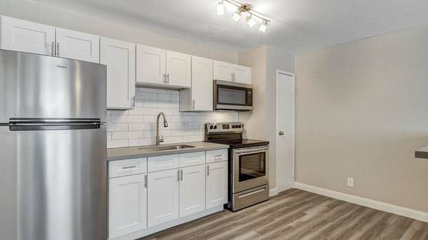 Gated Community, Ceiling Fans, Stainless Steel Appliances 1