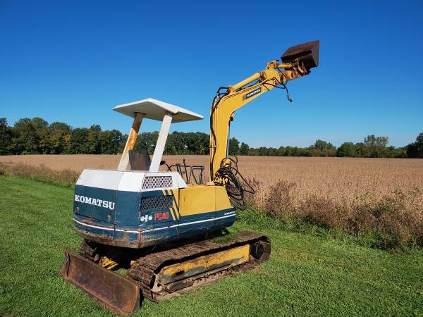 Komatsu PC40-3 Excavator 1