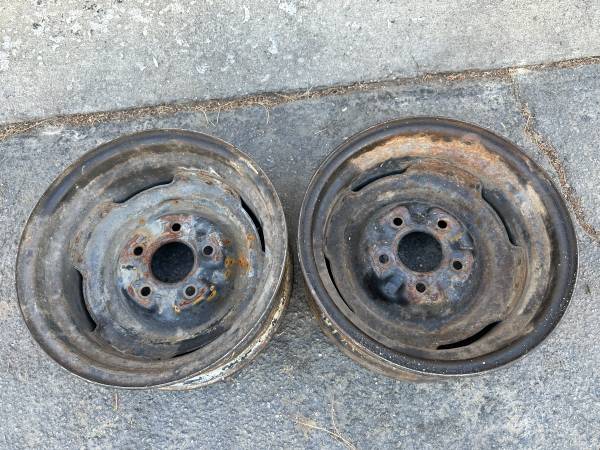 Dos frenos de tambor estándar Chevy 14x6 en ruedas de acero, Olds, Buick, Pontiac - $150 (montebello)63471428927491123