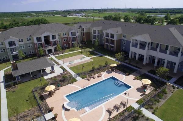 $1,735 / 2br - 1205ft2 - Ready for a change? This 2 BR, 1205 Sq Ft is a breath of fresh air. (La Porte)63906677450242124