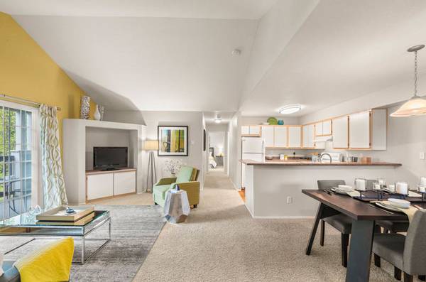 $1,875 / 2br - 1043ft2 - 2 Bedroom, 2 Bathroom Ground Level Apartment (Fisher’s Landing)64039059467138124