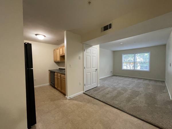 $1,980 / 2br - 853ft2 - 2 Bedroom-2 Bath w/ in Home Laundry, Central Air - dog/cat friendly (Sentinel Ct., Manchester)63931655658626123
