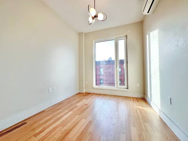 $4,170 / 3br - SUNNY THREE BEDROOM, 2 FULL BATHROOMS AND OUTDOOR SPACE! ELEVATOR! (Bushwick)63912045412354124