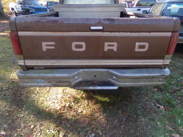 1987 ford f150 xlt v6 2wd longbed (100K)needs fuel pump mechanic spl%% - $2,500 (riverdale)63621327548931122