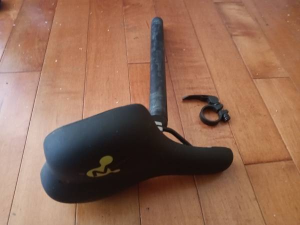DDK Mountain Bike Seat Comes with Post and Clamp Seat and Clamp like New - $10 (Van Nuys)63471349934211120