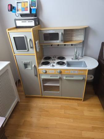 Kids play kitchen 1