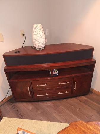 Corner TV/Entertainment center 1
