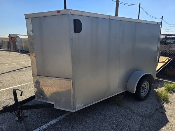 6x10 enclosed trailer with rear ramp and side door 1