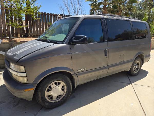 Chevy Astro Van / vehículo de trabajo - $1,800 (West lancaster & Rosamond)63615956642817124