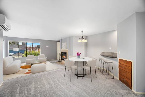 $649,900 / 2br - 1070ft2 - Secured Building & Garage Just Steps Away from Cal Anderson Park (Capitol Hill)63866941339139123