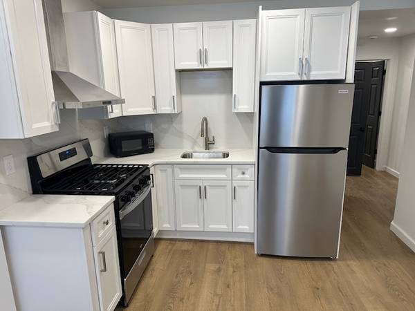 $1,475 / 1br - NEWLY REMODELED ONE BEDROOM APARTMENT AVAILABLE! HIGH END FINISHES! (Sharswood)64046037068546122