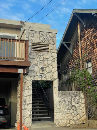 Sec 8 welcome - laundry onsite -parking- balcony 1