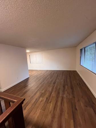 Duplex!! 1500sq ft!! 3 Bdrom, 1 Bath 1