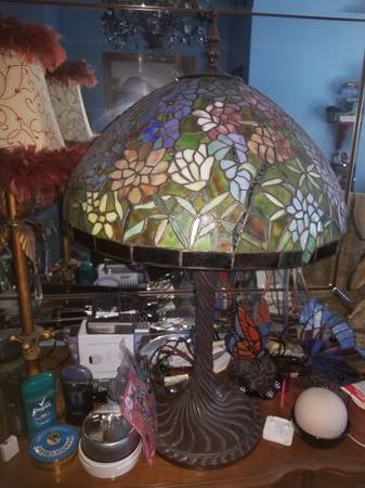 Large tiffany lamp 1