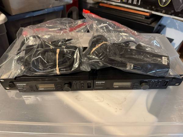 Shure ULXD4 Dual Channel Digital Wireless Receiver with Microphones 1