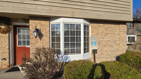 $1,500 / 850ft2 - Nice commercial space for rent in the heart of Menomonee falls (MENOMONEE FALLS)64151651330177120
