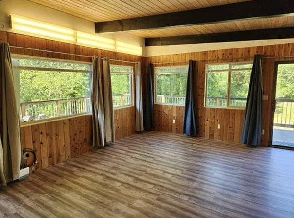 $2,399 / 2br - Riverfront, 2 Bed, 1.5 Bath, Secluded Property Down Private Road (Seaside)64038886278147120
