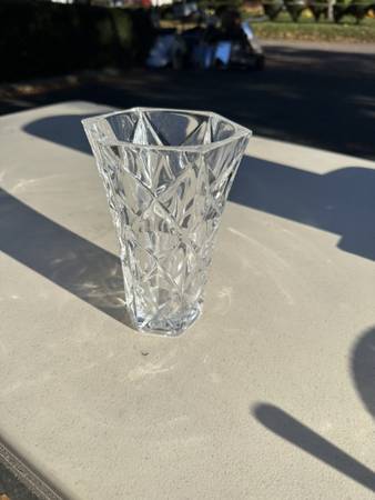 Beautiful Cut Crystal Flower Vase - very heavy 1