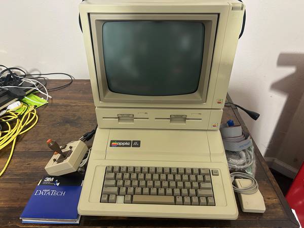 Apple IIe Computer with DuoDisk drive and Apple Monitor plus extras 1