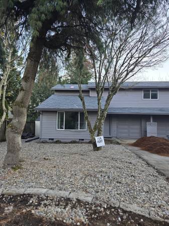 2 Bed, 1 Bath, Duplex, Newly Remodeled, New Kitchen, Flooring, Paint 1