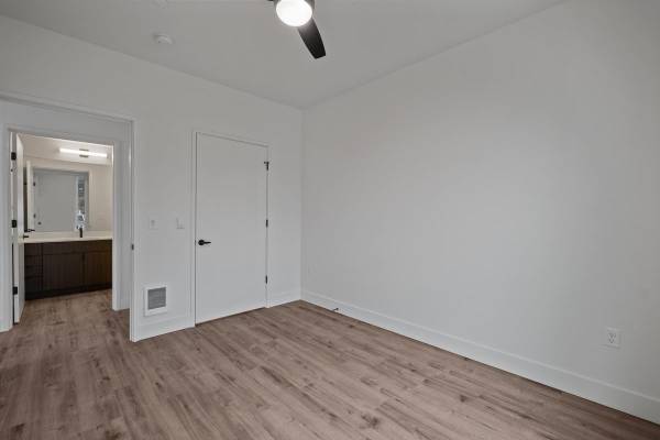 $2,725 / 2br - 1086ft2 - Matte Black Fixtures, EV Charging, Walk-In Closets, Mezzanines* (Sehome)63935190627971124