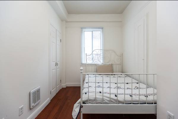 $1,350 / 1br - sunny room between chinatown and union square - female only (financial district)64030486030083121