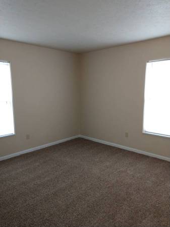 $1,295 / 2br - Welcome home to Locust Grove Apartments! (New Albany)64008828651905121