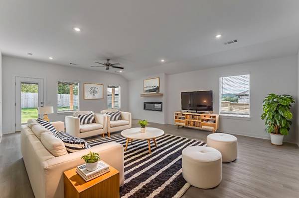 $2150.00 / 4br - 2097ft2 - What's Special64037557379330121