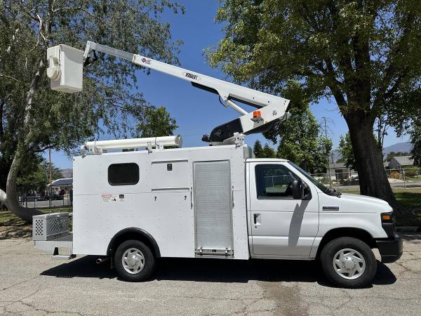 2016 Ford E-350 Econoline Fiber - Photo 2