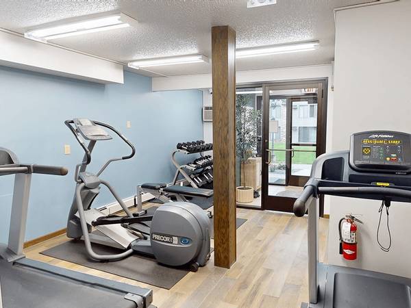 $940 / 1br - 783ft2 - Pet-Friendly 1BR – Bright & Cozy Retreat (#108 - 1540 East Highway 23, St. Cloud, MN)63988649772290122