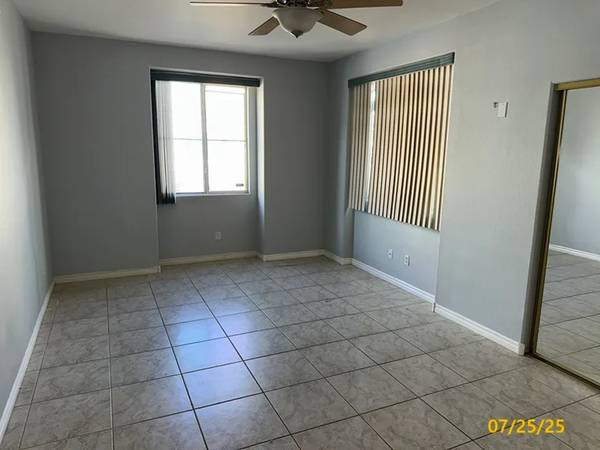 $400.000 / 2 dormitorios - 1458 pies² - VIVIENDA HUD: 985 Prestwick St (Queensridge)63348331406209122