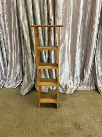 Small shelf with hearts 1